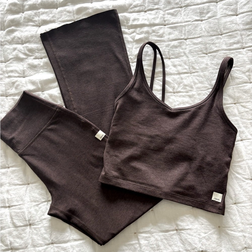 Vuori set - Halo Performance Crop Top and All The Feels Bootcut Pant